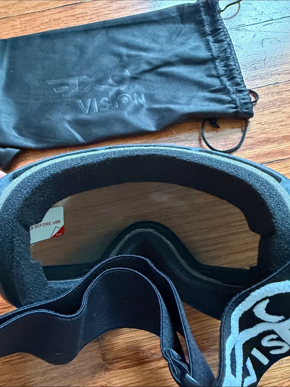 Ski/Snowboarding goggles Silver Mirrored Lens with Black Strap and Soft Pouch